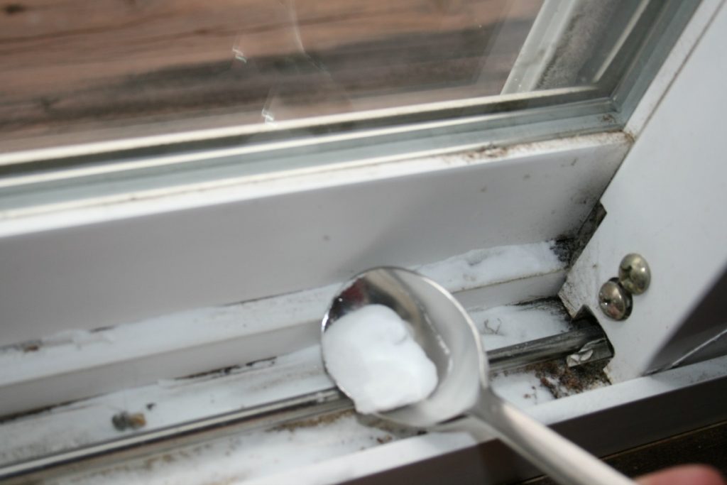 Clean window track with baking soda 1024x683 1