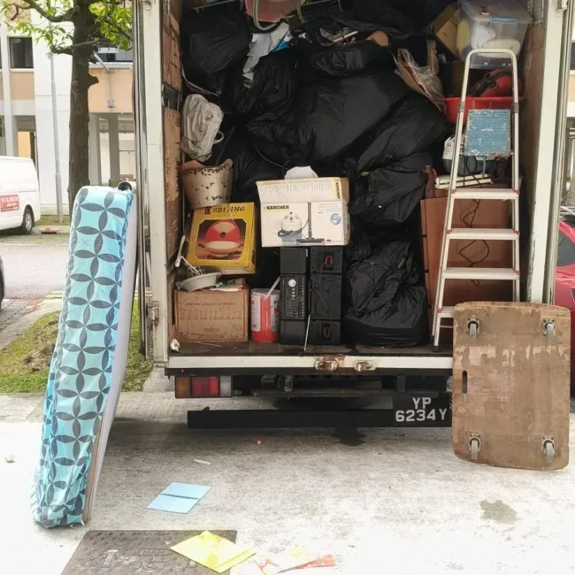 total cleanz decluttering serangoon central truck loading 1