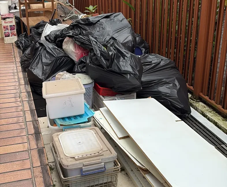 total cleanz decluttering springleaf rise patio before 2 3