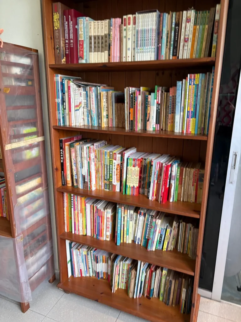 total cleanz decluttering yung ping road bookshelf after 1